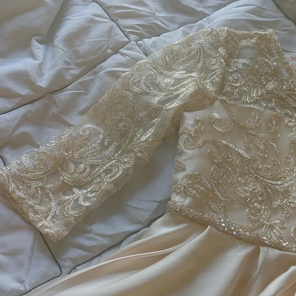 A beautiful formal Chantilly place girls dress size 6 NWOT.